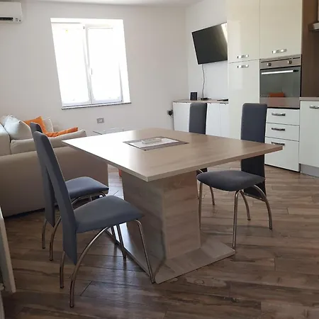 Апартаменты Irena Копер